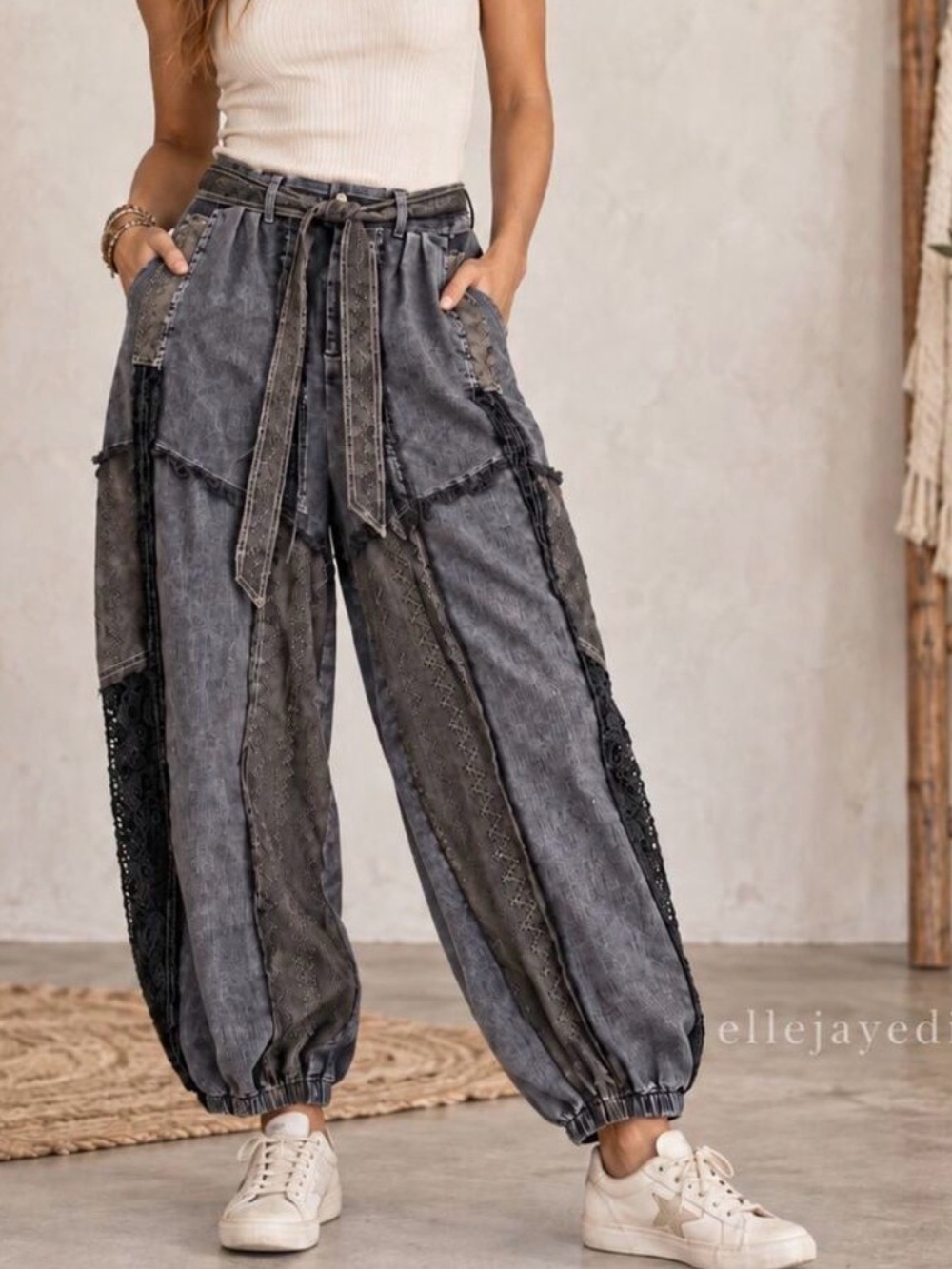 Oil & Hali Cowgirl chic boho jogger Lace Panel Denim Pants SZ Medium